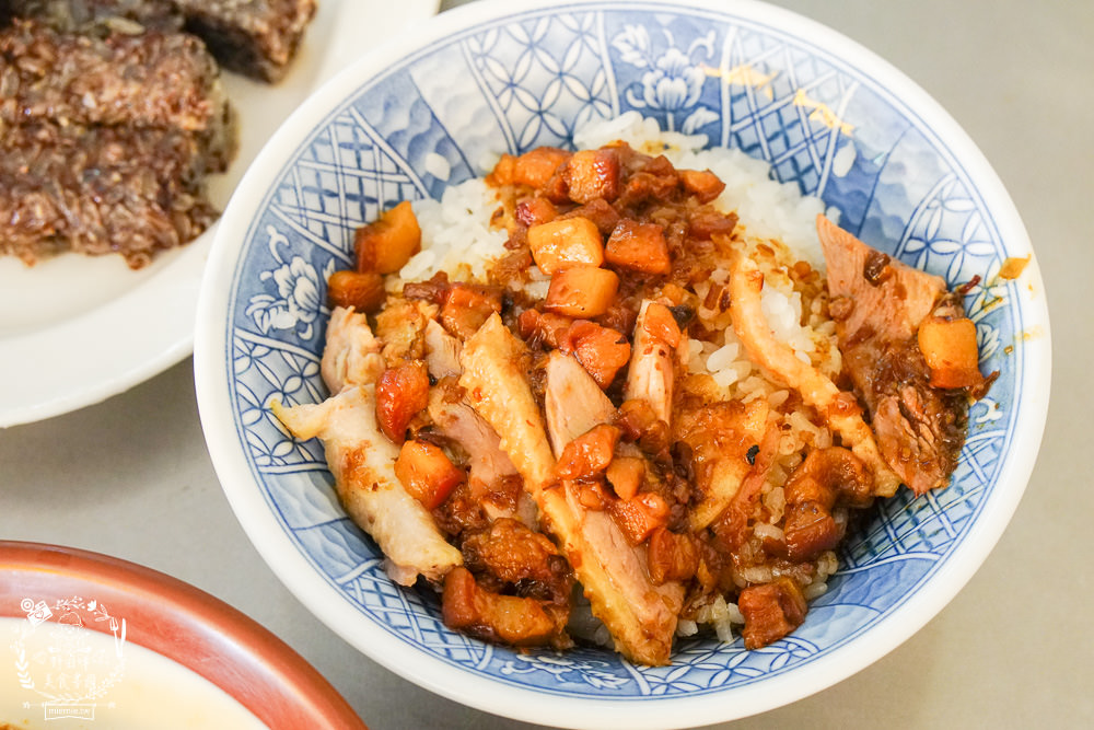 高雄[鴨肉珍]2022高雄米其林指南必比登推介!65年依然屹立不搖的鴨肉店!非用餐時段也是大排長龍…