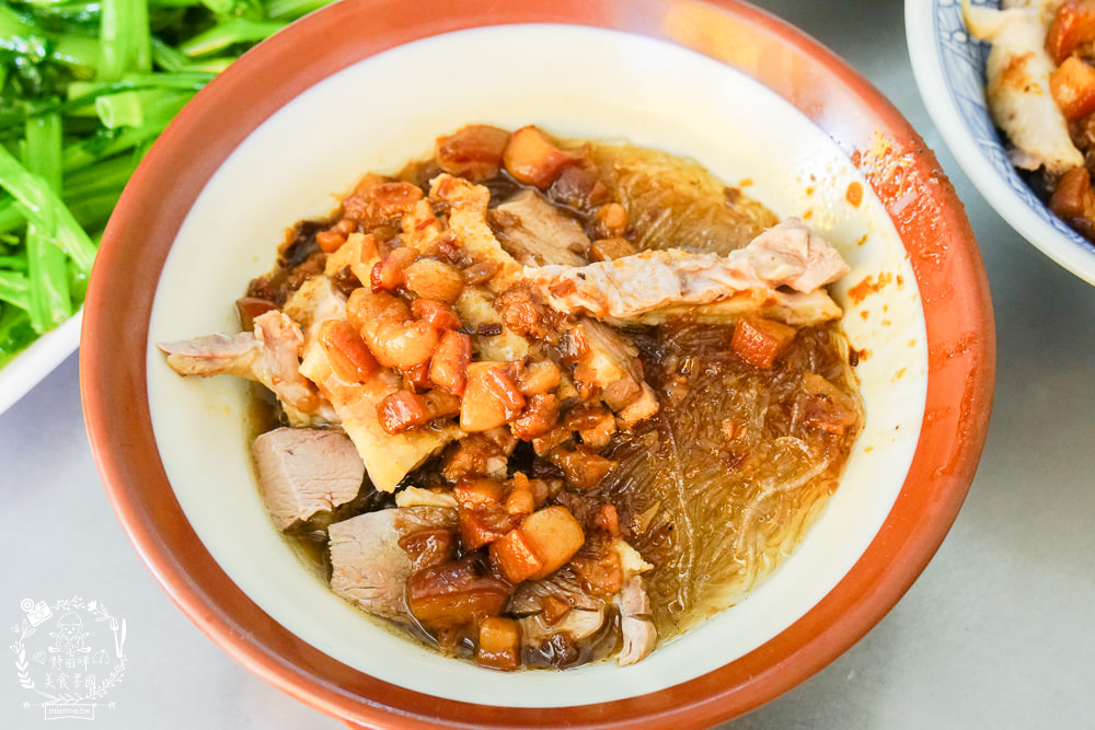 高雄[鴨肉珍]2022高雄米其林指南必比登推介!65年依然屹立不搖的鴨肉店!非用餐時段也是大排長龍…