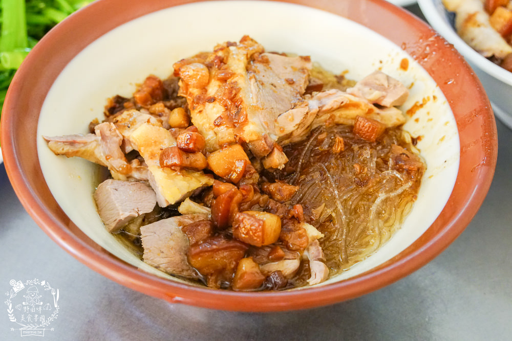 高雄[鴨肉珍]2022高雄米其林指南必比登推介!65年依然屹立不搖的鴨肉店!非用餐時段也是大排長龍…