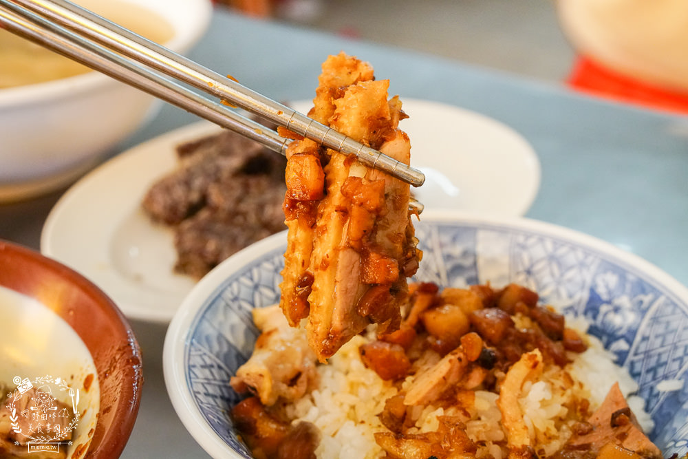 高雄[鴨肉珍]2022高雄米其林指南必比登推介!65年依然屹立不搖的鴨肉店!非用餐時段也是大排長龍…