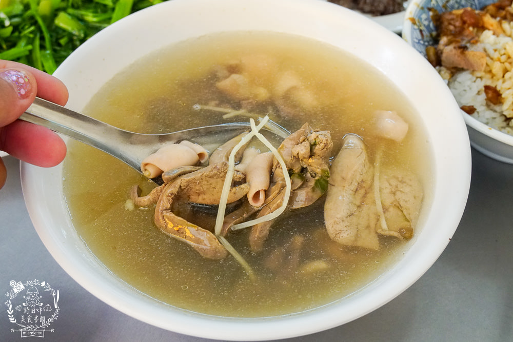 高雄[鴨肉珍]2022高雄米其林指南必比登推介!65年依然屹立不搖的鴨肉店!非用餐時段也是大排長龍…