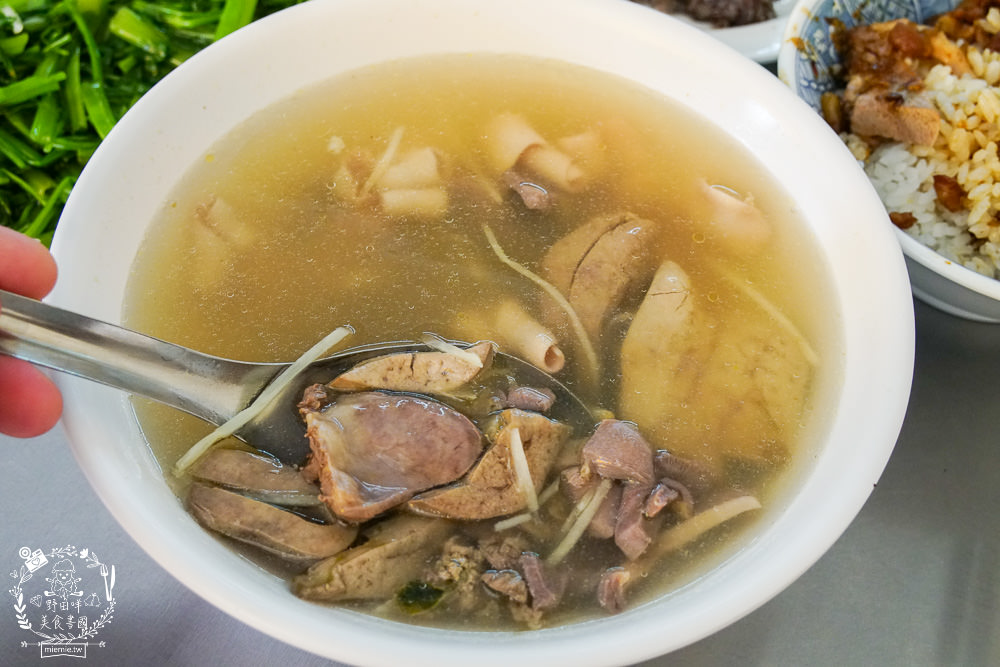 高雄[鴨肉珍]2022高雄米其林指南必比登推介!65年依然屹立不搖的鴨肉店!非用餐時段也是大排長龍…