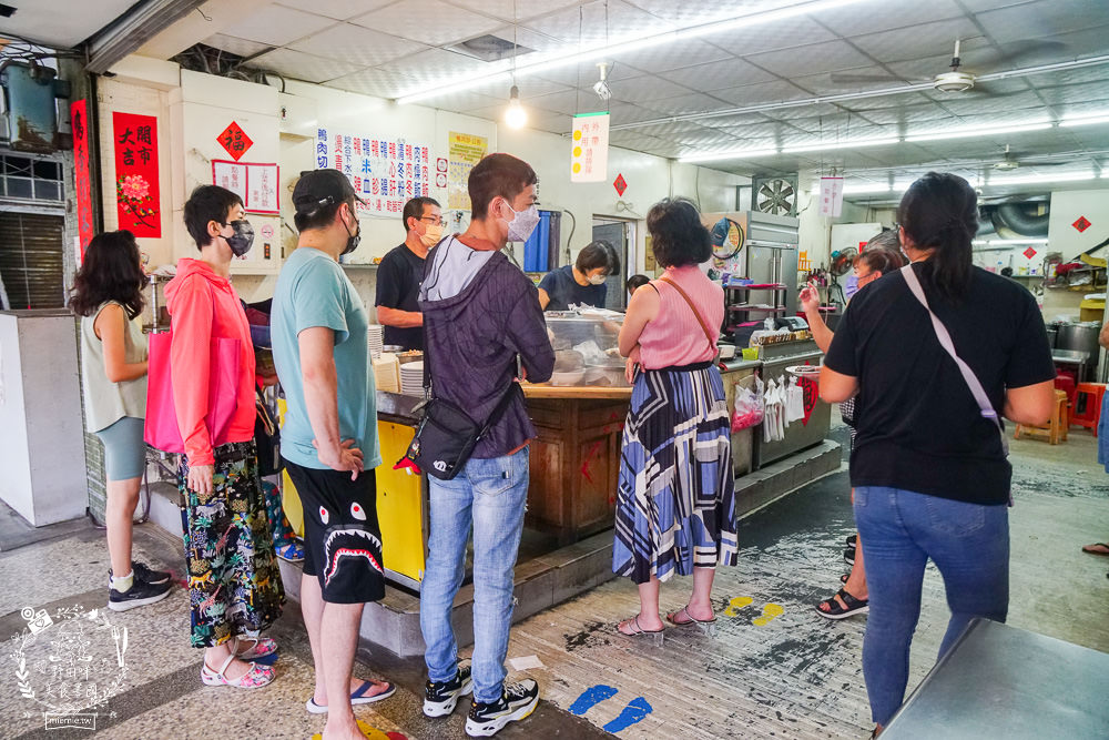 高雄[鴨肉珍]2022高雄米其林指南必比登推介!65年依然屹立不搖的鴨肉店!非用餐時段也是大排長龍…