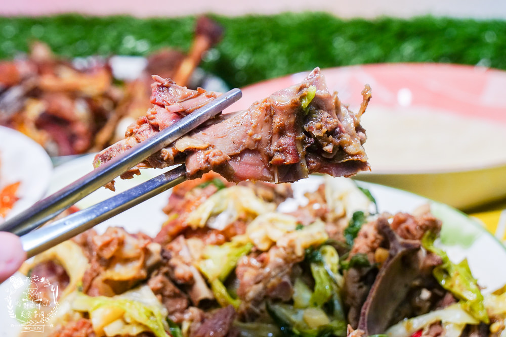 高雄[鴨香棧烤鴨店]隱藏在鳳山五甲商圈的限量烤鴨!高雄烤鴨三吃人氣推薦!