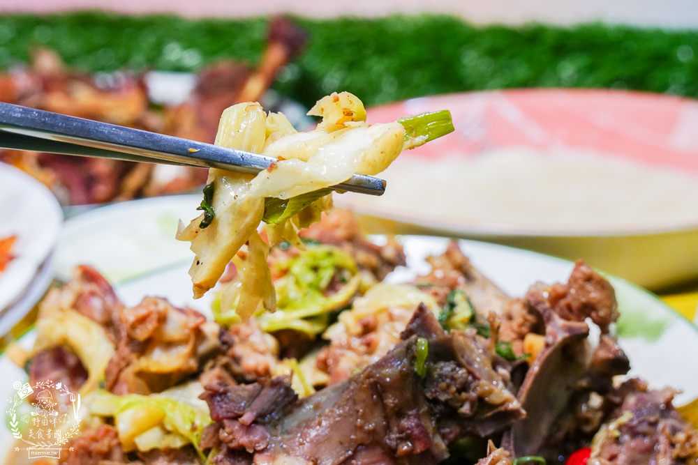 高雄[鴨香棧烤鴨店]隱藏在鳳山五甲商圈的限量烤鴨!高雄烤鴨三吃人氣推薦!