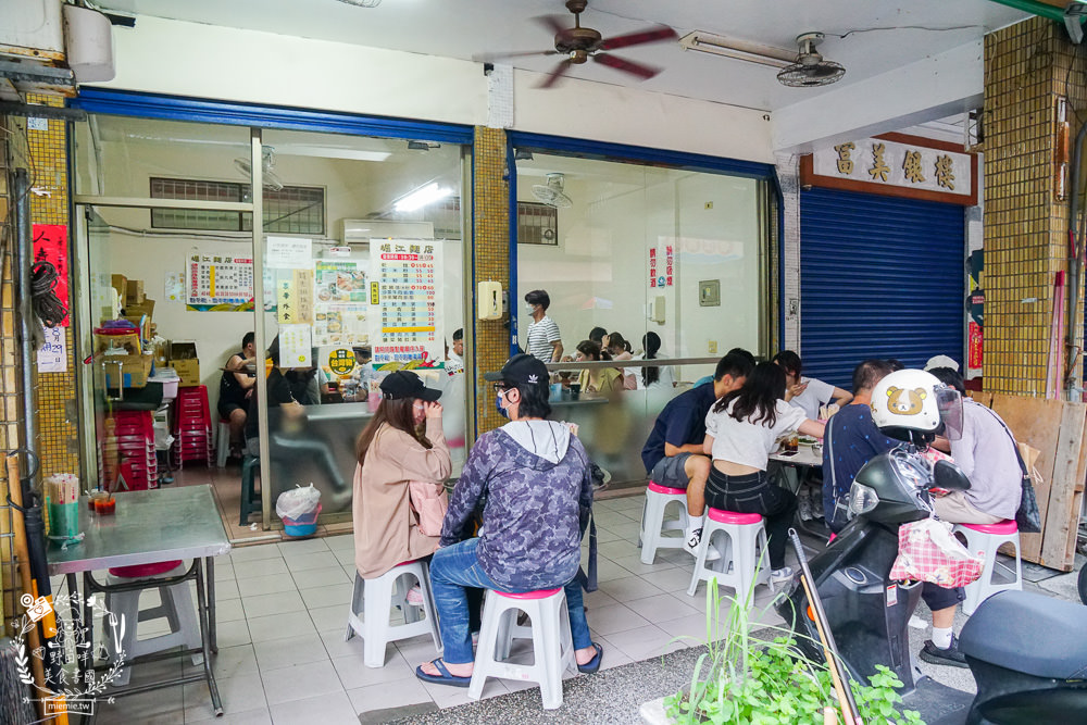 高雄[崛江麵店]鹽埕區50年麵店!每逢假日必排隊的超人氣小吃!鹽埕區必吃美食