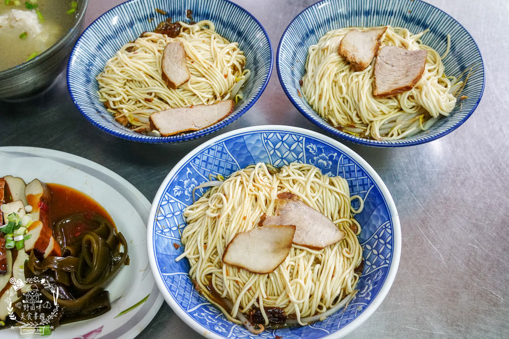 高雄[崛江麵店]鹽埕區50年麵店!每逢假日必排隊的超人氣小吃!鹽埕區必吃美食