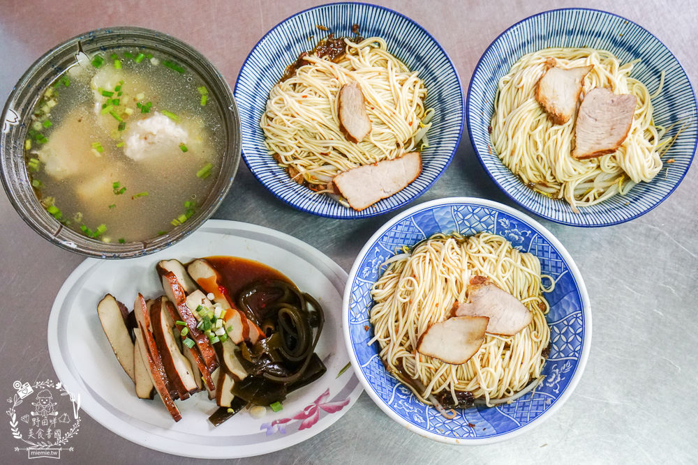 高雄[崛江麵店]鹽埕區50年麵店!每逢假日必排隊的超人氣小吃!鹽埕區必吃美食