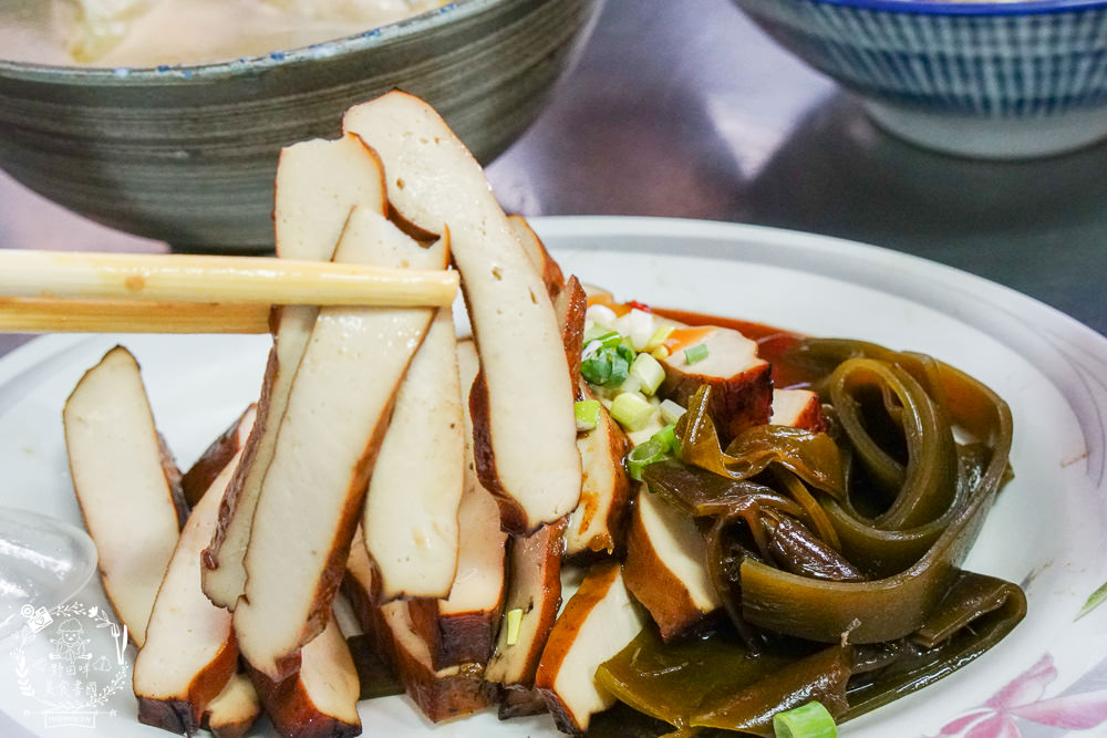 高雄[崛江麵店]鹽埕區50年麵店!每逢假日必排隊的超人氣小吃!鹽埕區必吃美食