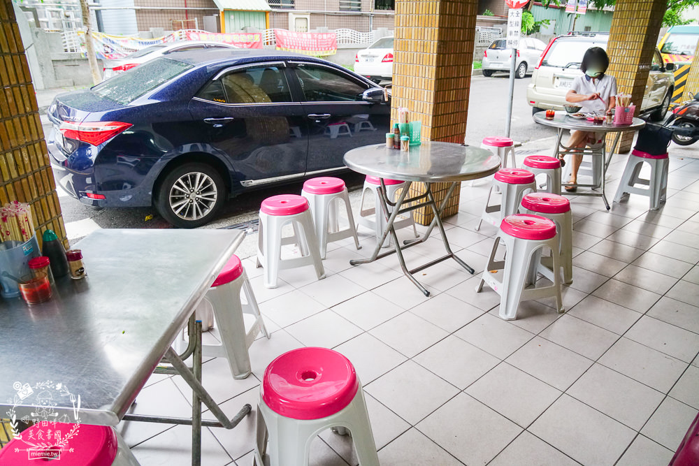 高雄[崛江麵店]鹽埕區50年麵店!每逢假日必排隊的超人氣小吃!鹽埕區必吃美食