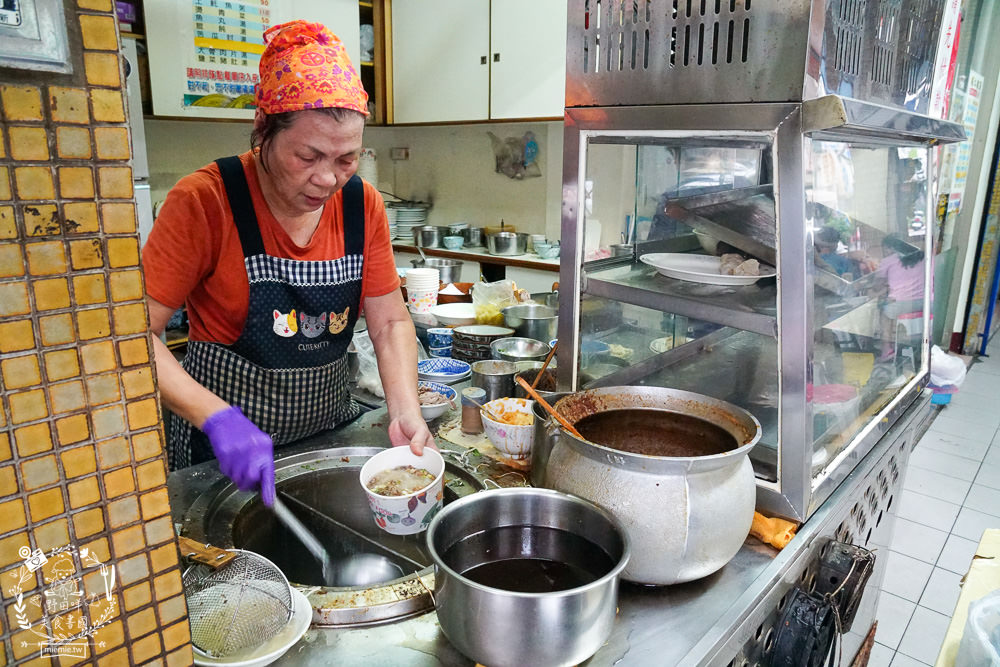 高雄[崛江麵店]鹽埕區50年麵店!每逢假日必排隊的超人氣小吃!鹽埕區必吃美食