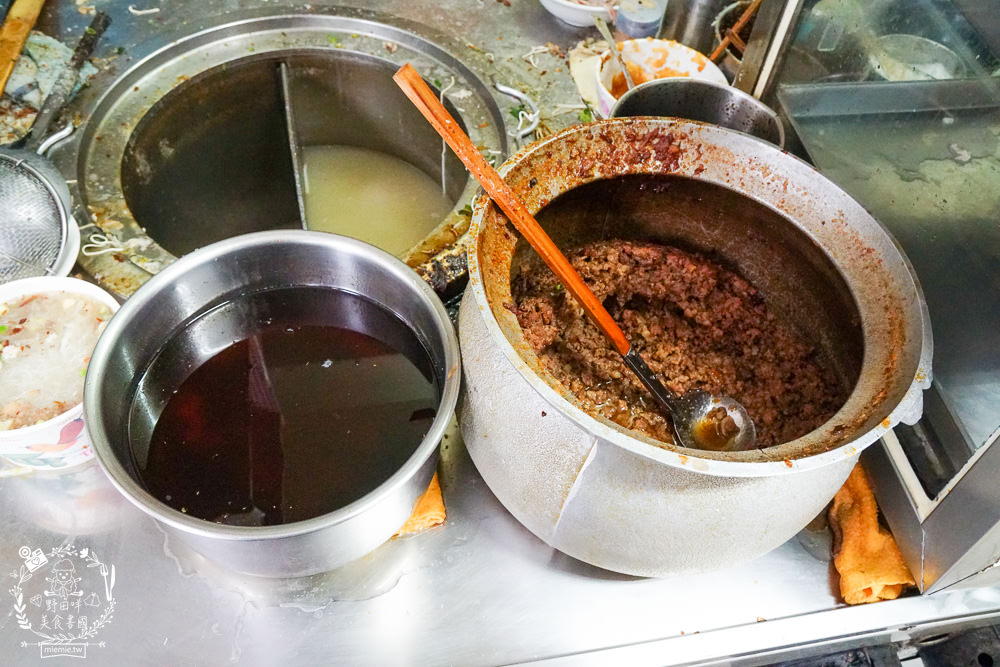高雄[崛江麵店]鹽埕區50年麵店!每逢假日必排隊的超人氣小吃!鹽埕區必吃美食
