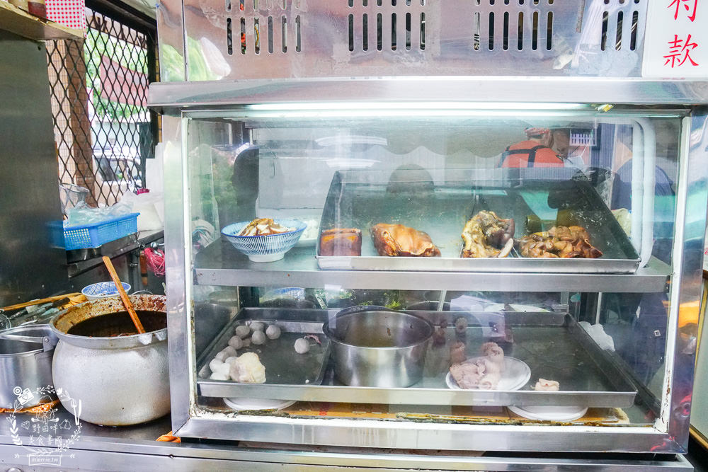 高雄[崛江麵店]鹽埕區50年麵店!每逢假日必排隊的超人氣小吃!鹽埕區必吃美食