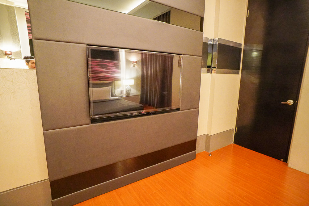 高雄住宿推薦!麗登汽車旅館!除了裝潢精緻唯美，按摩浴缸也超大的喔～