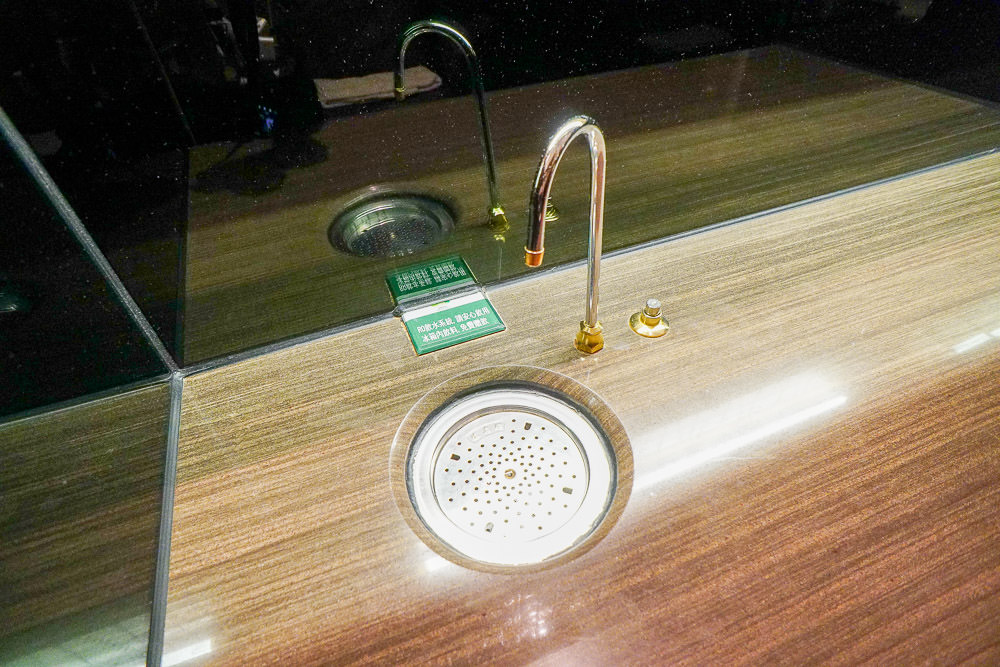 高雄住宿推薦!麗登汽車旅館!除了裝潢精緻唯美，按摩浴缸也超大的喔～