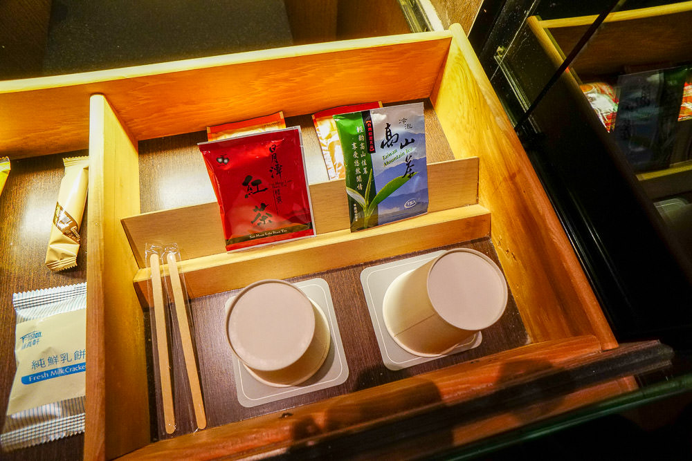 高雄住宿推薦!麗登汽車旅館!除了裝潢精緻唯美，按摩浴缸也超大的喔～