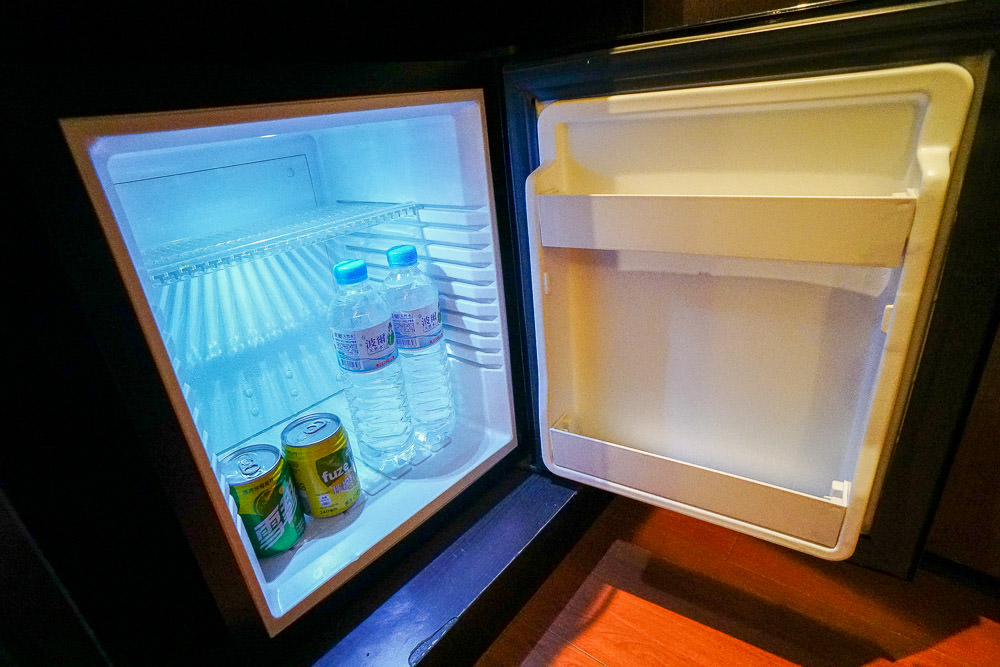 高雄住宿推薦!麗登汽車旅館!除了裝潢精緻唯美，按摩浴缸也超大的喔～