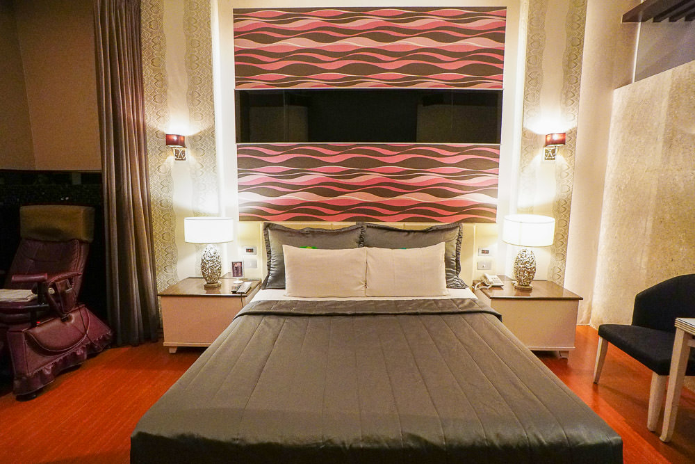 高雄住宿推薦!麗登汽車旅館!除了裝潢精緻唯美，按摩浴缸也超大的喔～