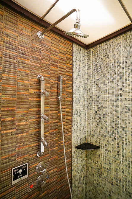 高雄住宿推薦!麗登汽車旅館!除了裝潢精緻唯美，按摩浴缸也超大的喔～