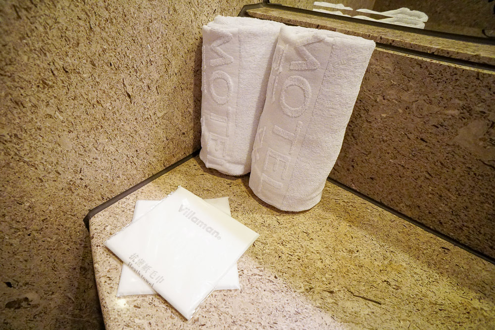 高雄住宿推薦!麗登汽車旅館!除了裝潢精緻唯美，按摩浴缸也超大的喔～