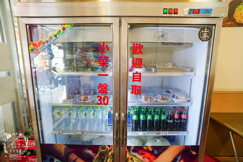 高雄[麻辣湘麵食館]必吃豐盛的麻辣牛三寶麵!自家炒製的麻醬乾麵銷魂推薦!