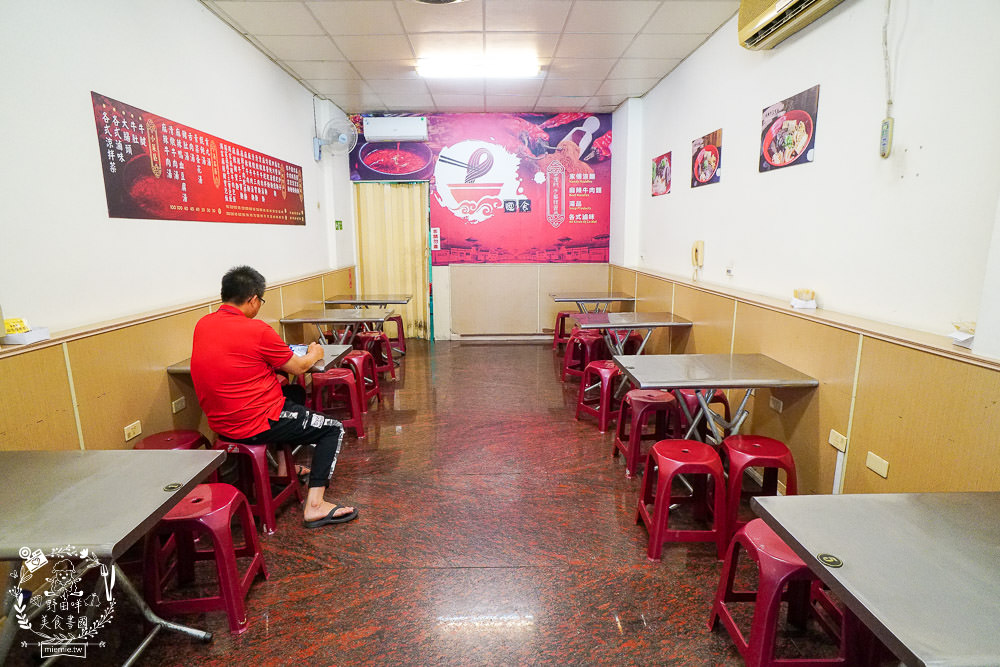 高雄[麻辣湘麵食館]必吃豐盛的麻辣牛三寶麵!自家炒製的麻醬乾麵銷魂推薦!