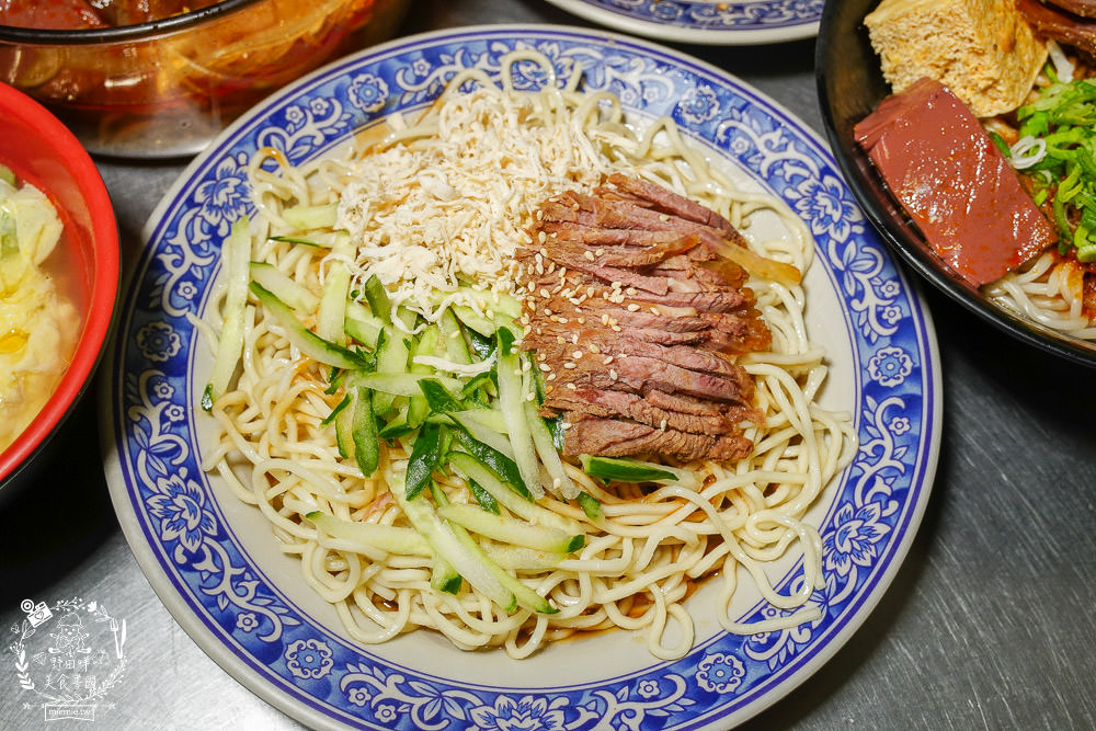高雄[麻辣湘麵食館]必吃豐盛的麻辣牛三寶麵!自家炒製的麻醬乾麵銷魂推薦!