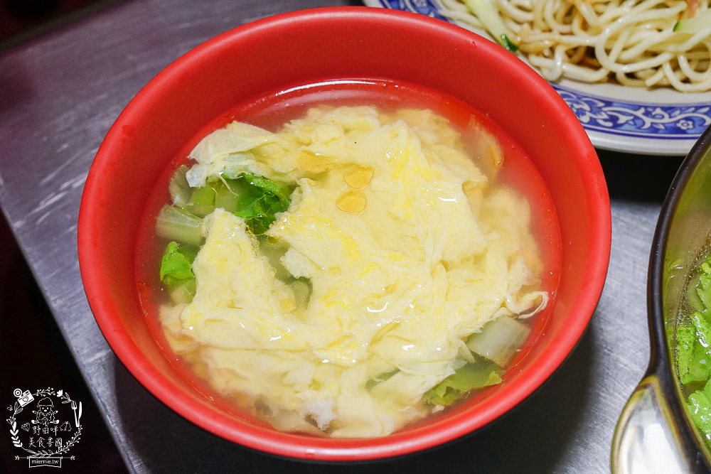 高雄[麻辣湘麵食館]必吃豐盛的麻辣牛三寶麵!自家炒製的麻醬乾麵銷魂推薦!