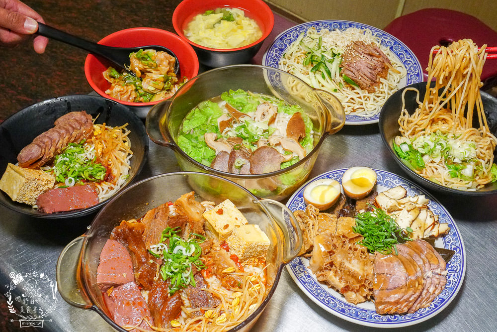 高雄[麻辣湘麵食館]必吃豐盛的麻辣牛三寶麵!自家炒製的麻醬乾麵銷魂推薦!