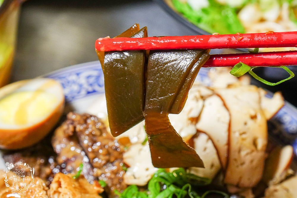 高雄[麻辣湘麵食館]必吃豐盛的麻辣牛三寶麵!自家炒製的麻醬乾麵銷魂推薦!