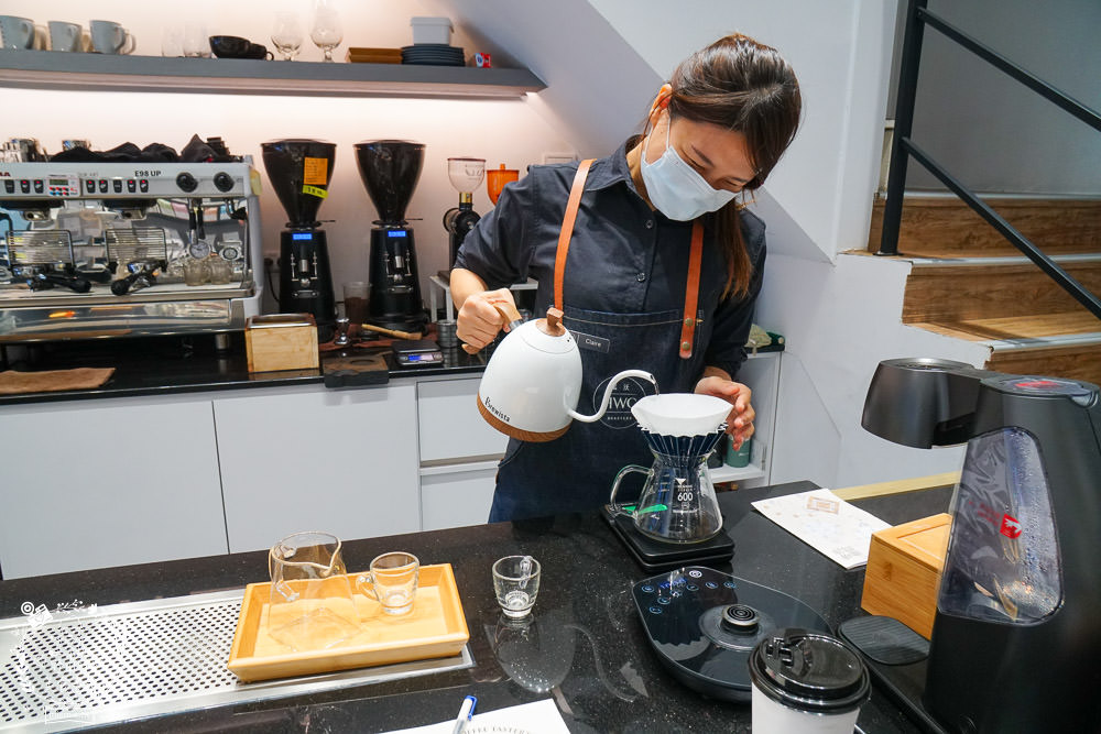 高雄[黑沃咖啡巨蛋店]透過咖啡占卜找到屬於你的風味+精緻甜點下午茶