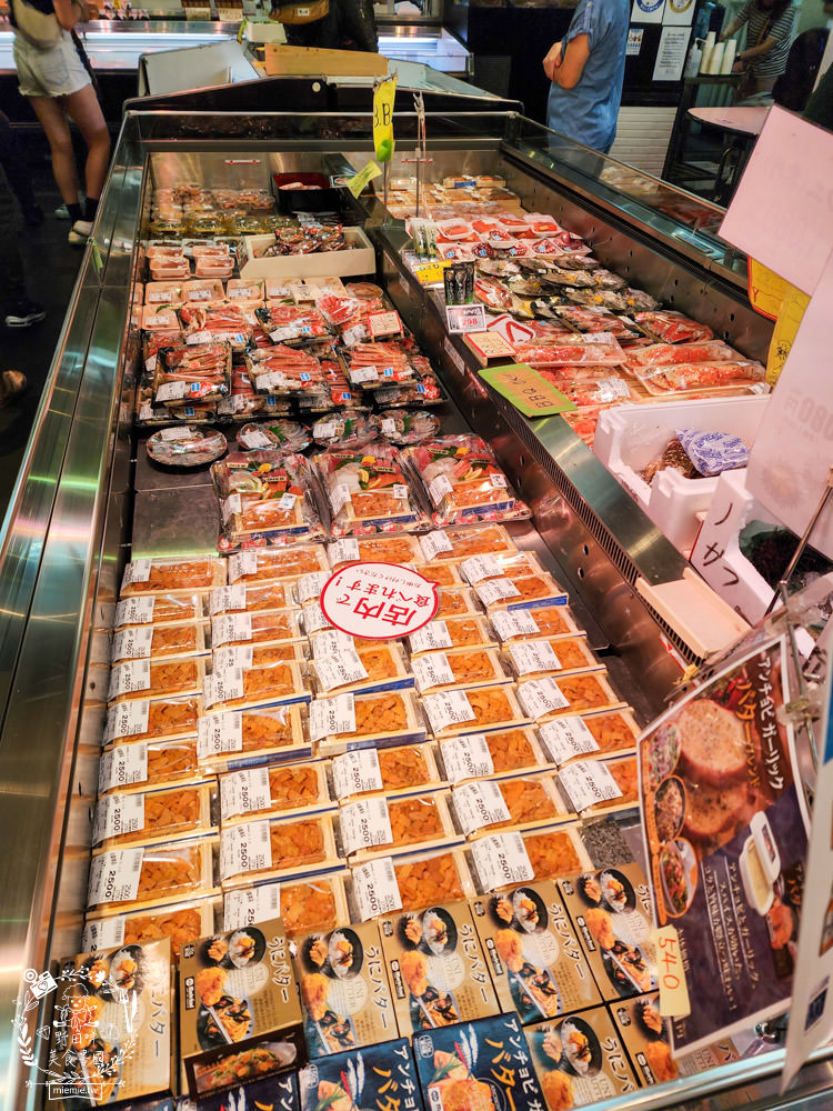 黑門市場美食推薦|黑門三平|現烤蟹腳+生魚丼飯+鰻魚飯+生魚片等超多必吃平價海鮮!
