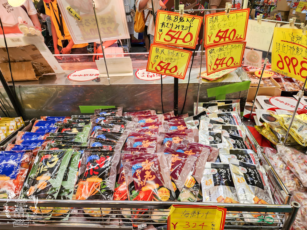 黑門市場美食推薦|黑門三平|現烤蟹腳+生魚丼飯+鰻魚飯+生魚片等超多必吃平價海鮮!