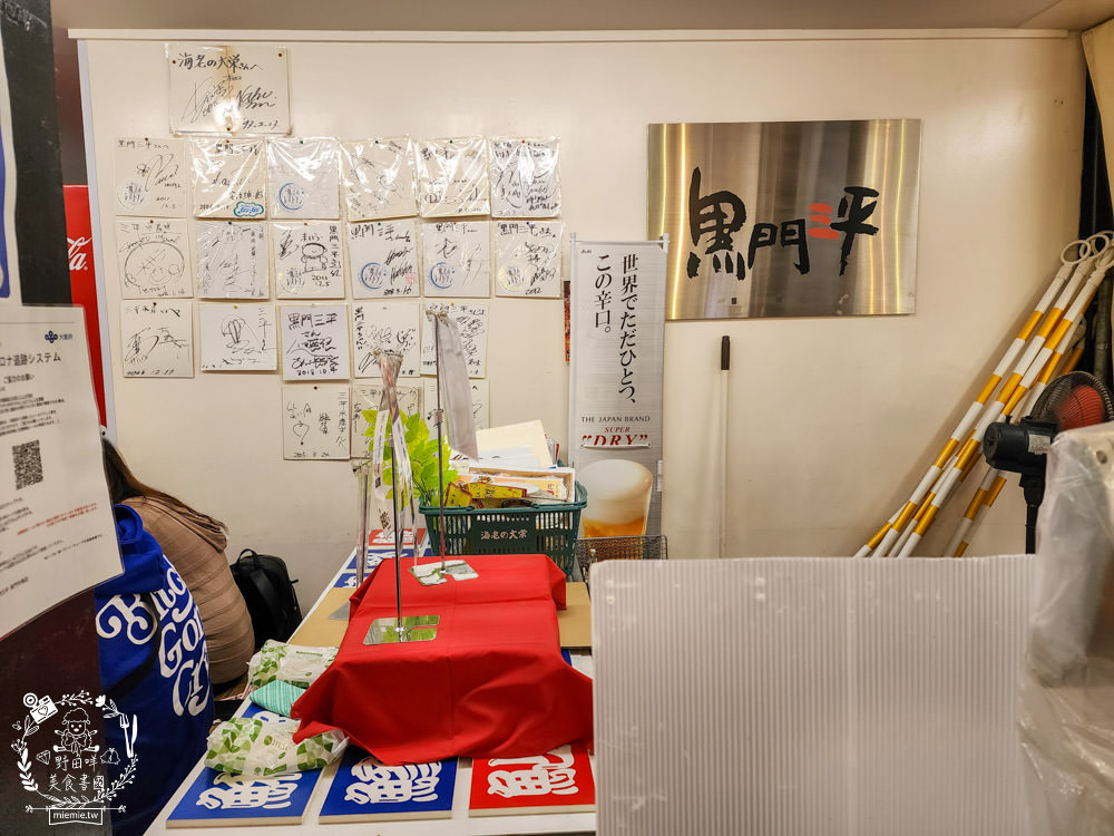 黑門市場美食推薦|黑門三平|現烤蟹腳+生魚丼飯+鰻魚飯+生魚片等超多必吃平價海鮮!