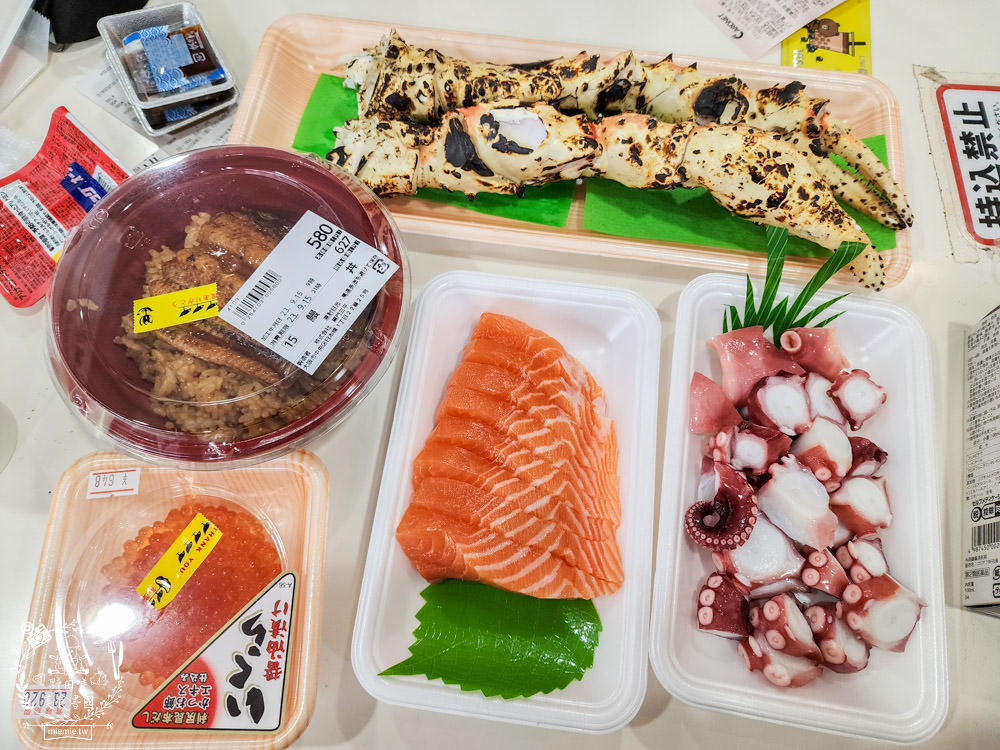 黑門市場美食推薦|黑門三平|現烤蟹腳+生魚丼飯+鰻魚飯+生魚片等超多必吃平價海鮮!