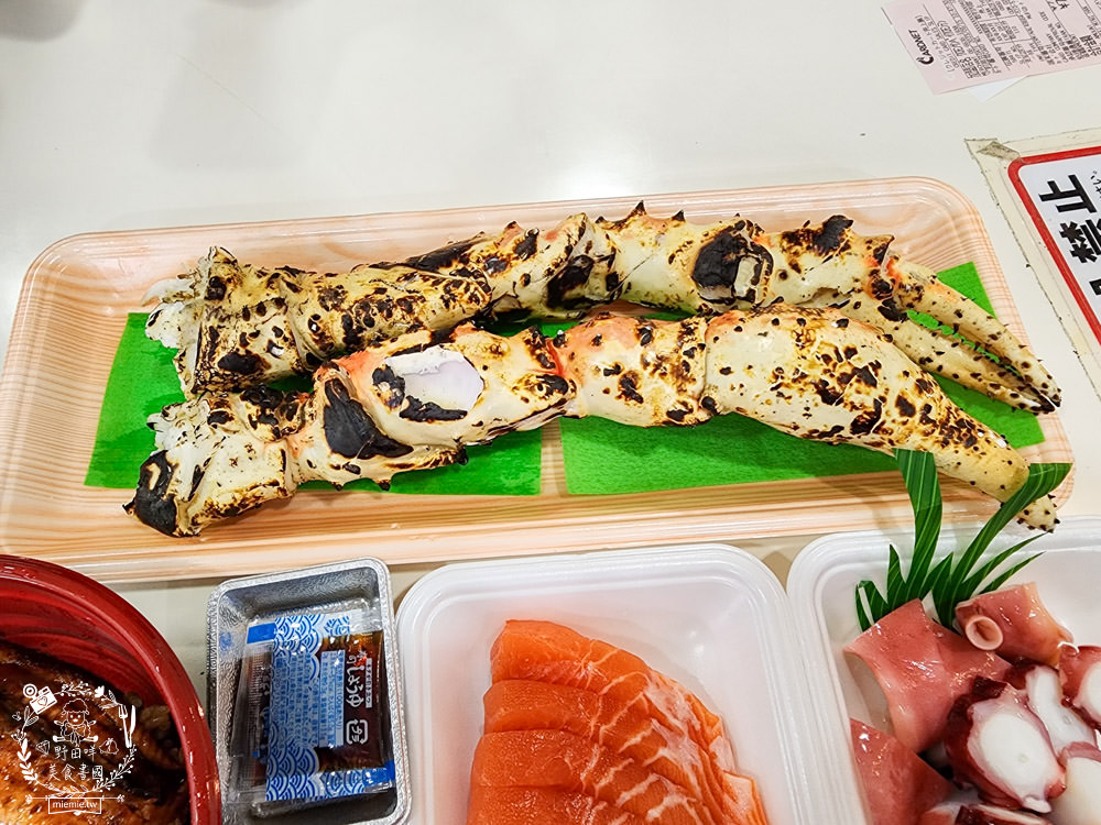 黑門市場美食推薦|黑門三平|現烤蟹腳+生魚丼飯+鰻魚飯+生魚片等超多必吃平價海鮮!