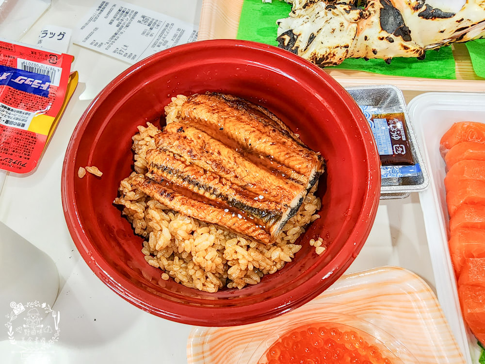 黑門市場美食推薦|黑門三平|現烤蟹腳+生魚丼飯+鰻魚飯+生魚片等超多必吃平價海鮮!