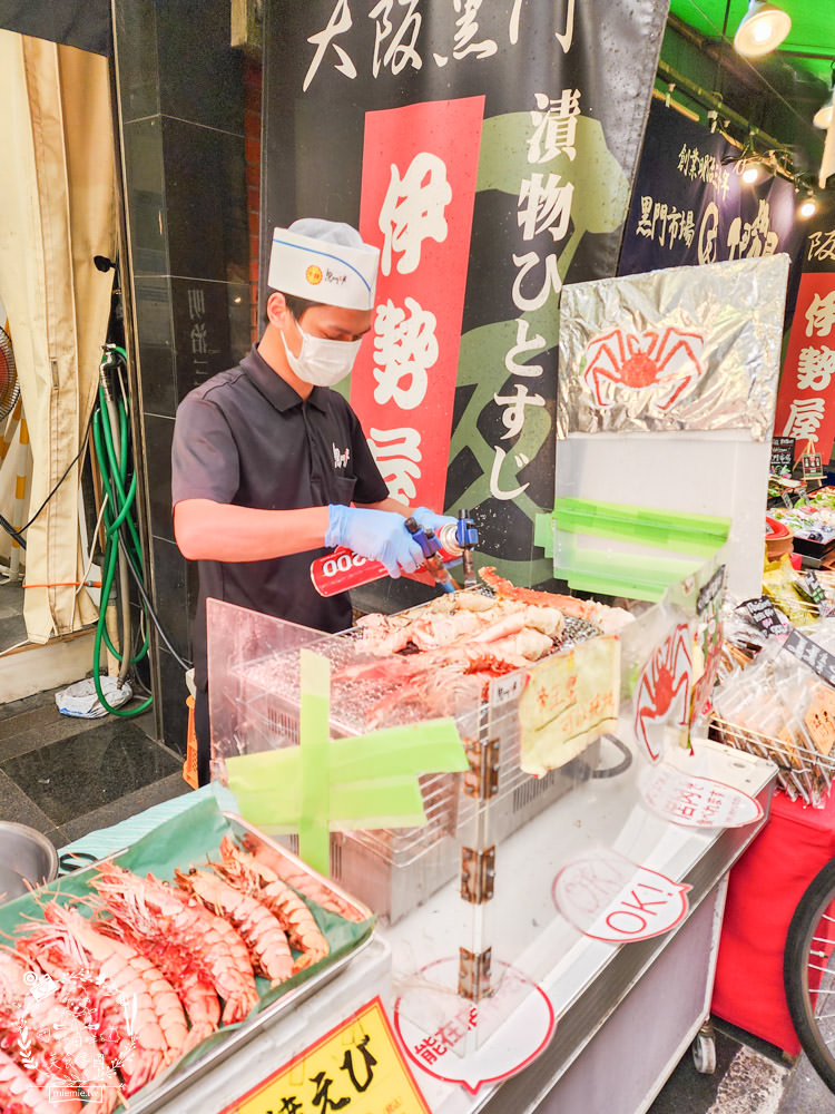 黑門市場美食推薦|黑門三平|現烤蟹腳+生魚丼飯+鰻魚飯+生魚片等超多必吃平價海鮮!