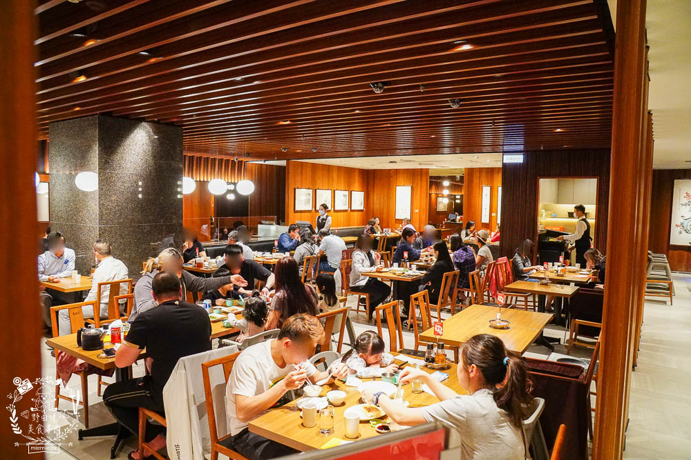 鼎泰豐|高雄超人氣小籠包中式料理!連平日中午都要等40分鐘!排骨蛋炒飯跟小籠包是人氣必點! - 第14張圖 鼎泰豐|高雄超人氣小籠包中式料理!連平日中午都要等40分鐘!排骨蛋炒飯跟小籠包是人氣必點!