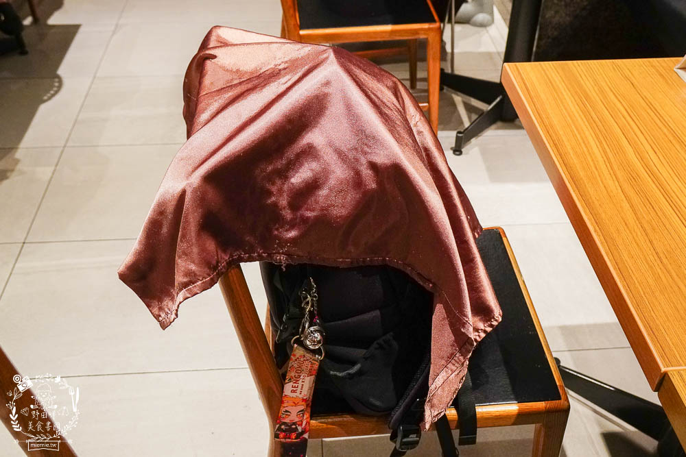 鼎泰豐|高雄超人氣小籠包中式料理!連平日中午都要等40分鐘!排骨蛋炒飯跟小籠包是人氣必點! - 第16張圖 鼎泰豐|高雄超人氣小籠包中式料理!連平日中午都要等40分鐘!排骨蛋炒飯跟小籠包是人氣必點!