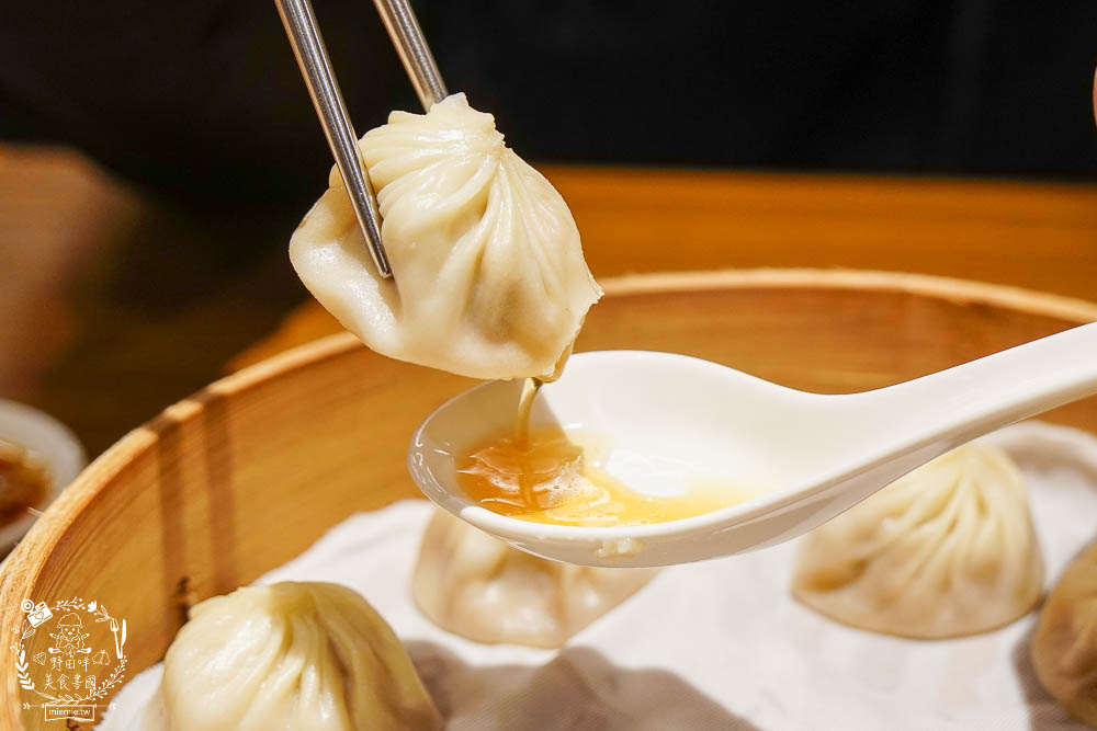 鼎泰豐|高雄超人氣小籠包中式料理!連平日中午都要等40分鐘!排骨蛋炒飯跟小籠包是人氣必點! - 第26張圖 鼎泰豐|高雄超人氣小籠包中式料理!連平日中午都要等40分鐘!排骨蛋炒飯跟小籠包是人氣必點!