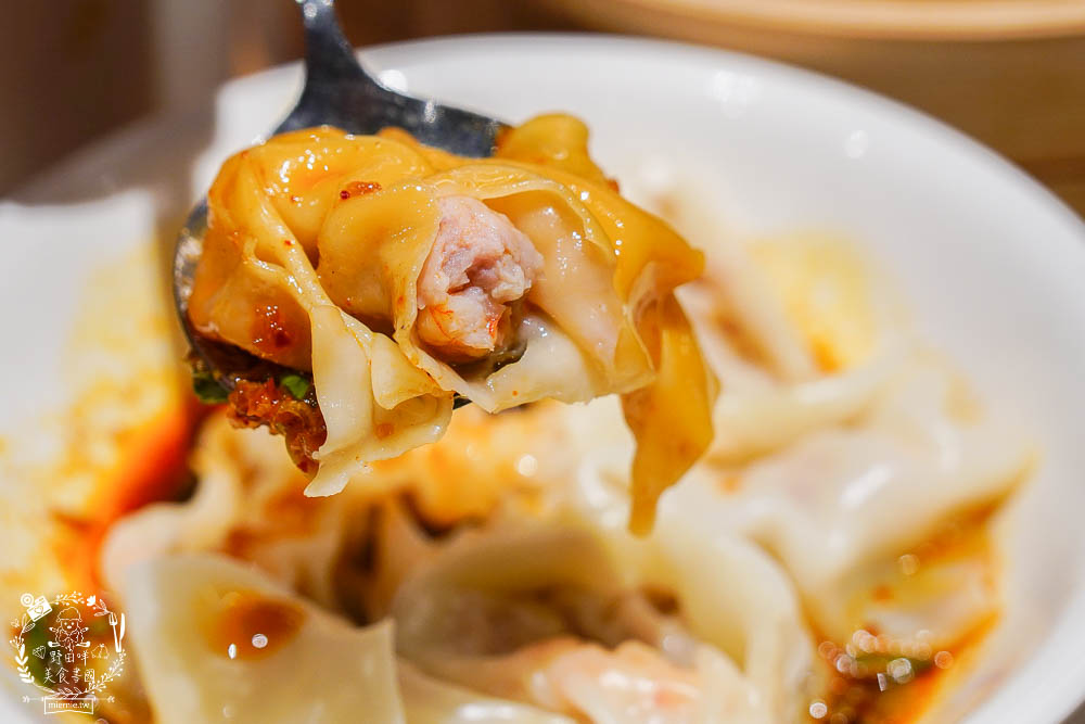 鼎泰豐|高雄超人氣小籠包中式料理!連平日中午都要等40分鐘!排骨蛋炒飯跟小籠包是人氣必點! - 第46張圖 鼎泰豐|高雄超人氣小籠包中式料理!連平日中午都要等40分鐘!排骨蛋炒飯跟小籠包是人氣必點!