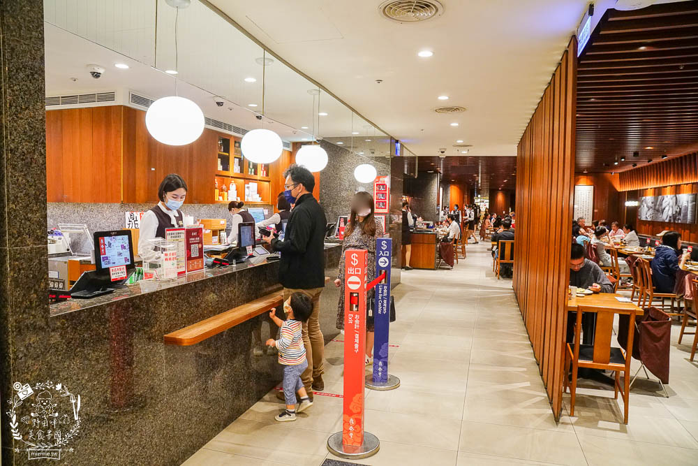 鼎泰豐|高雄超人氣小籠包中式料理!連平日中午都要等40分鐘!排骨蛋炒飯跟小籠包是人氣必點! - 第8張圖 鼎泰豐|高雄超人氣小籠包中式料理!連平日中午都要等40分鐘!排骨蛋炒飯跟小籠包是人氣必點!