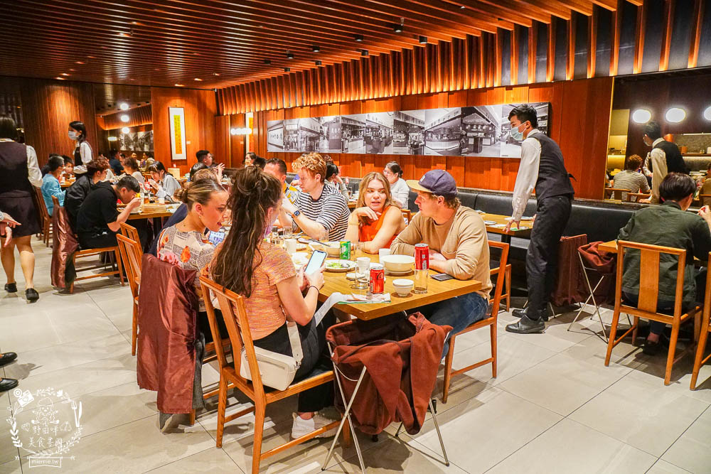 鼎泰豐|高雄超人氣小籠包中式料理!連平日中午都要等40分鐘!排骨蛋炒飯跟小籠包是人氣必點! - 第13張圖 鼎泰豐|高雄超人氣小籠包中式料理!連平日中午都要等40分鐘!排骨蛋炒飯跟小籠包是人氣必點!