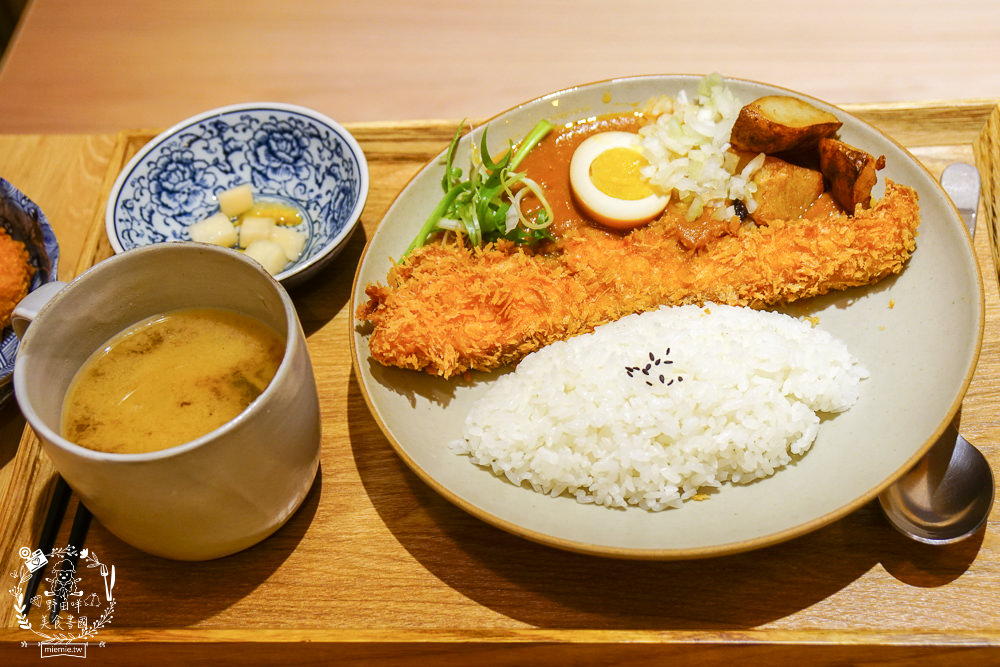 龝田熟成咖哩巨蛋店|高雄超人氣別緻日系風的咖哩店!巨蛋商圈28天的熟成咖哩飯!