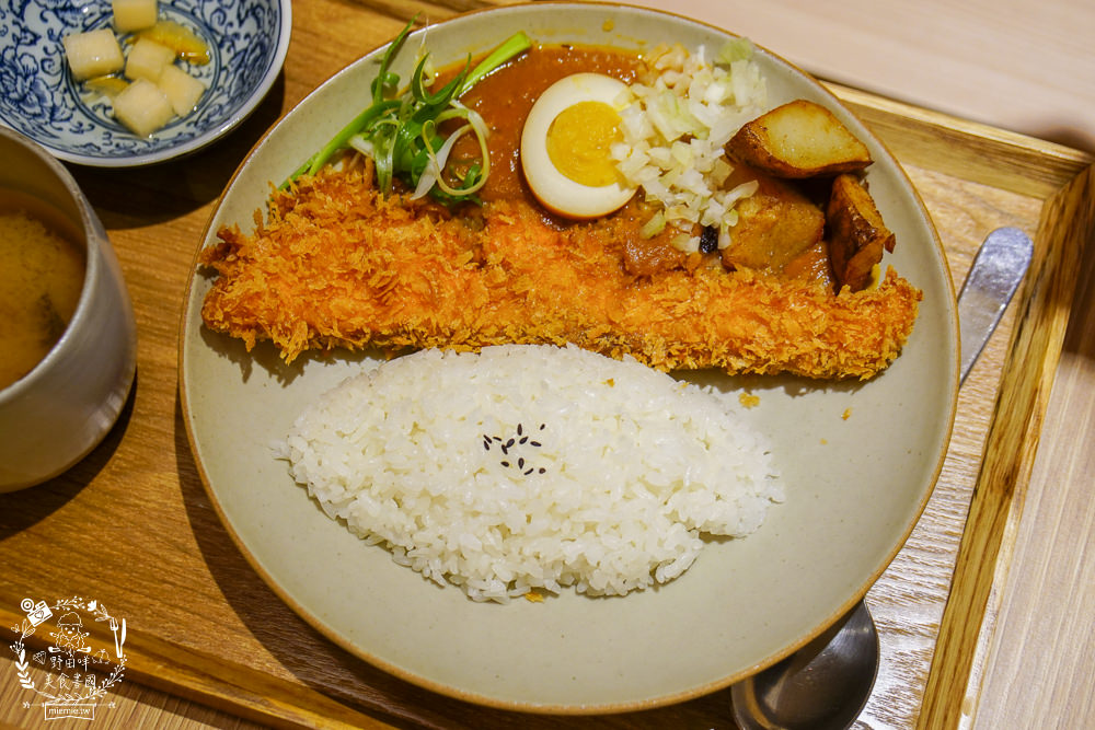 龝田熟成咖哩巨蛋店|高雄超人氣別緻日系風的咖哩店!巨蛋商圈28天的熟成咖哩飯!