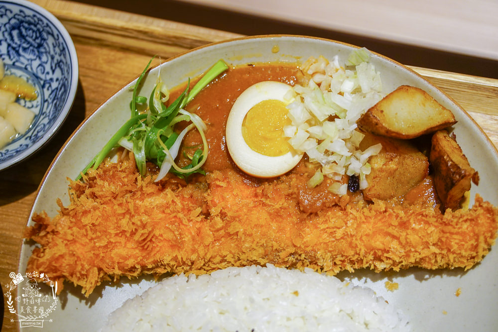 龝田熟成咖哩巨蛋店|高雄超人氣別緻日系風的咖哩店!巨蛋商圈28天的熟成咖哩飯!