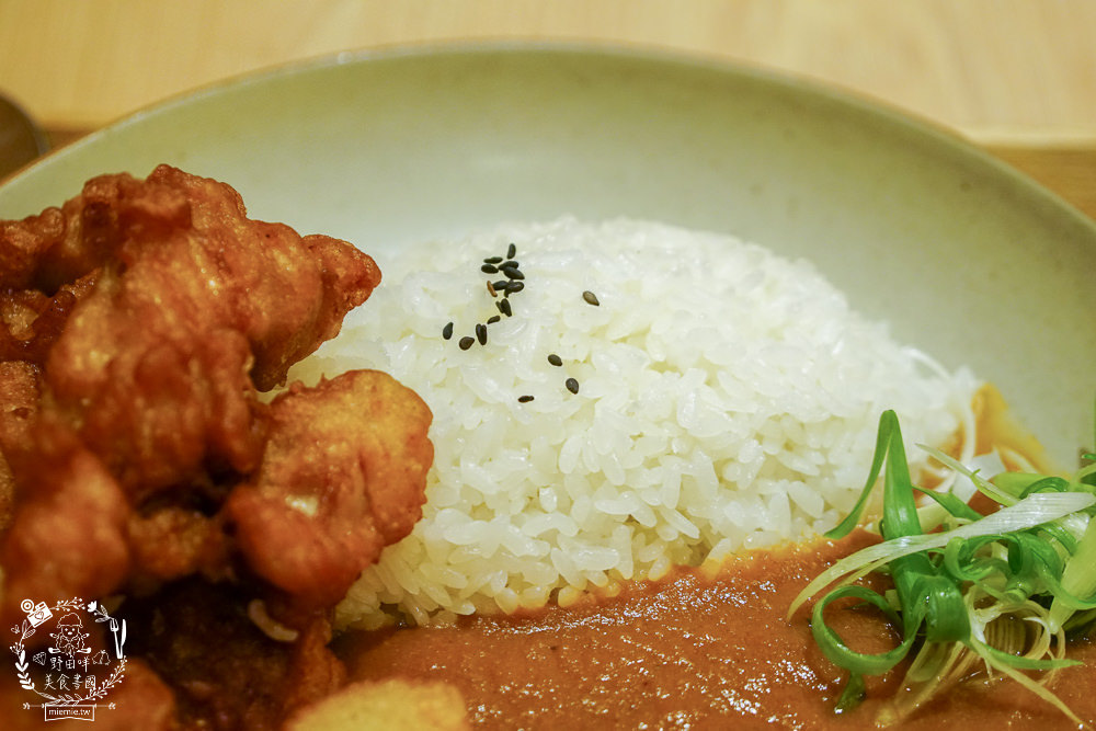 龝田熟成咖哩巨蛋店|高雄超人氣別緻日系風的咖哩店!巨蛋商圈28天的熟成咖哩飯!