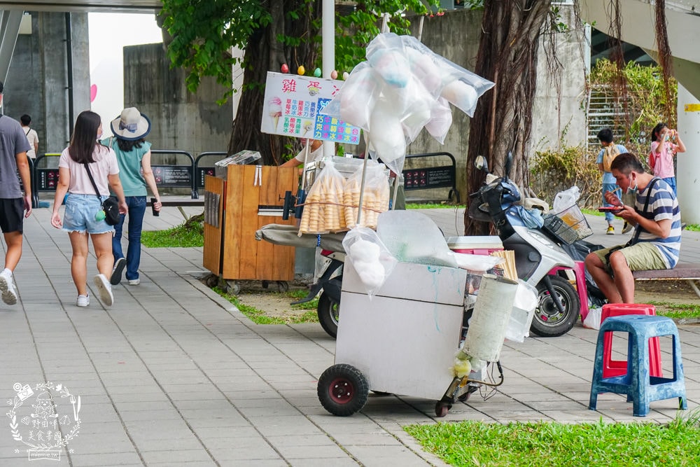 2022臺灣文博會x台灣設計展”台灣IP 高雄原創”聊療漂漂河&文創市集與美食餐車