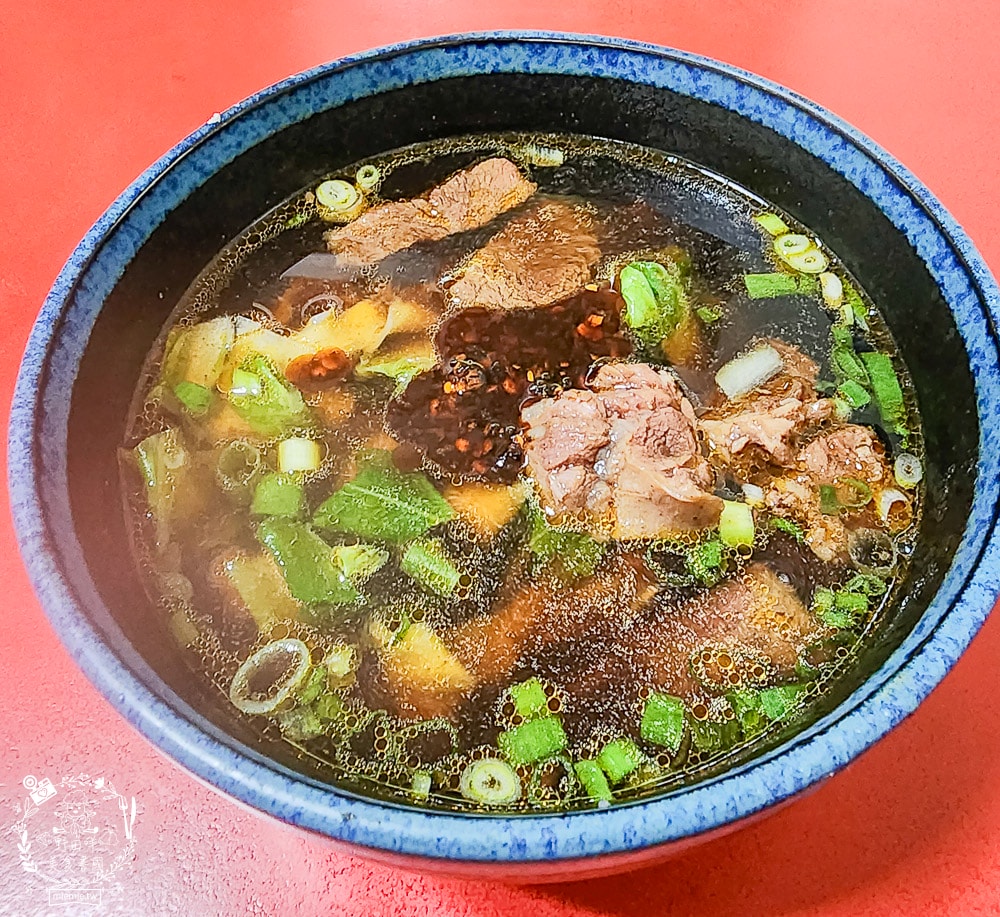高雄不二麵館經武店|CP值爆高的60元牛肉麵超多塊牛肉啊!北京炸醬麵香鹹超銷魂~